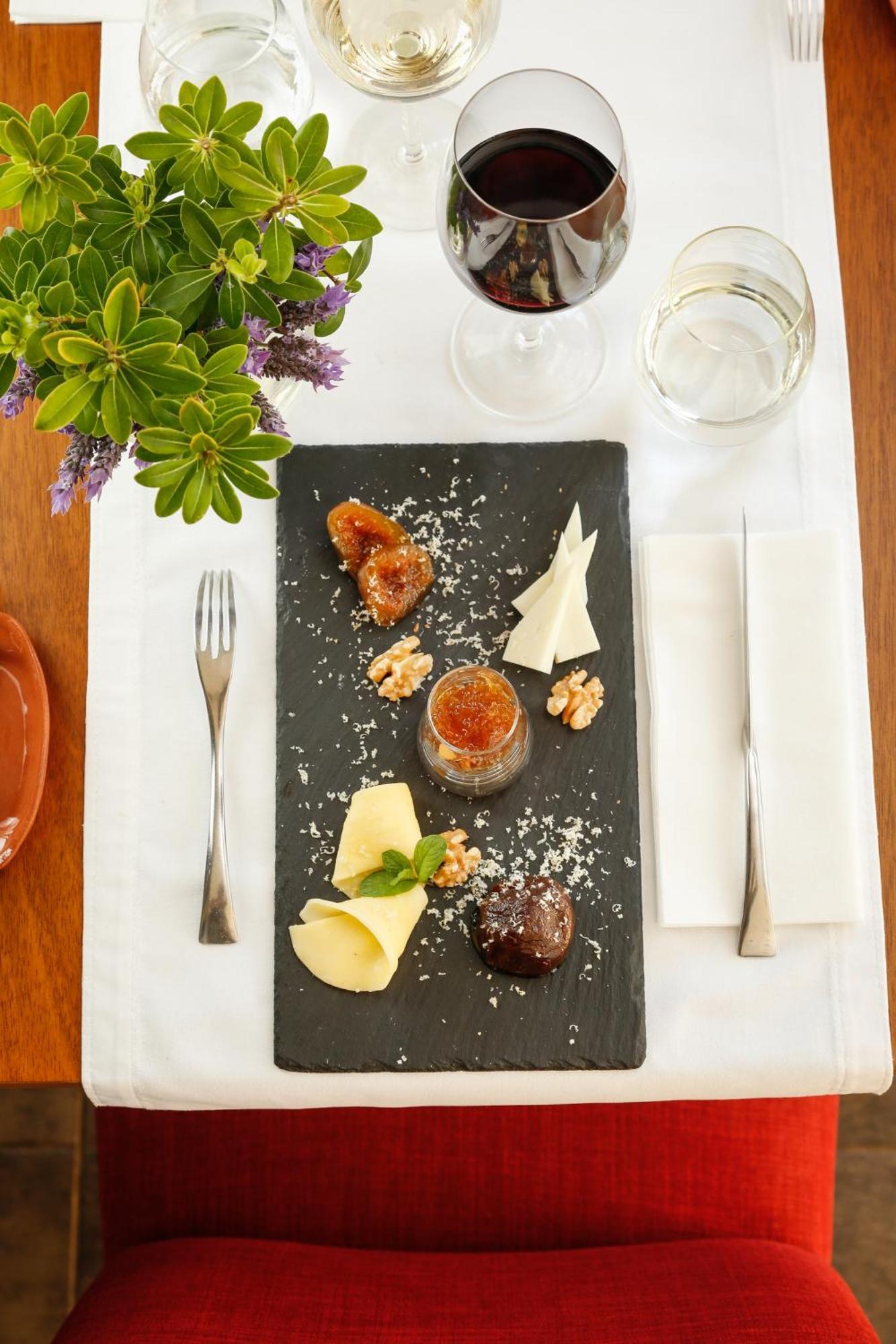 Grace Cafayate Hotel Exterior foto A cheese platter