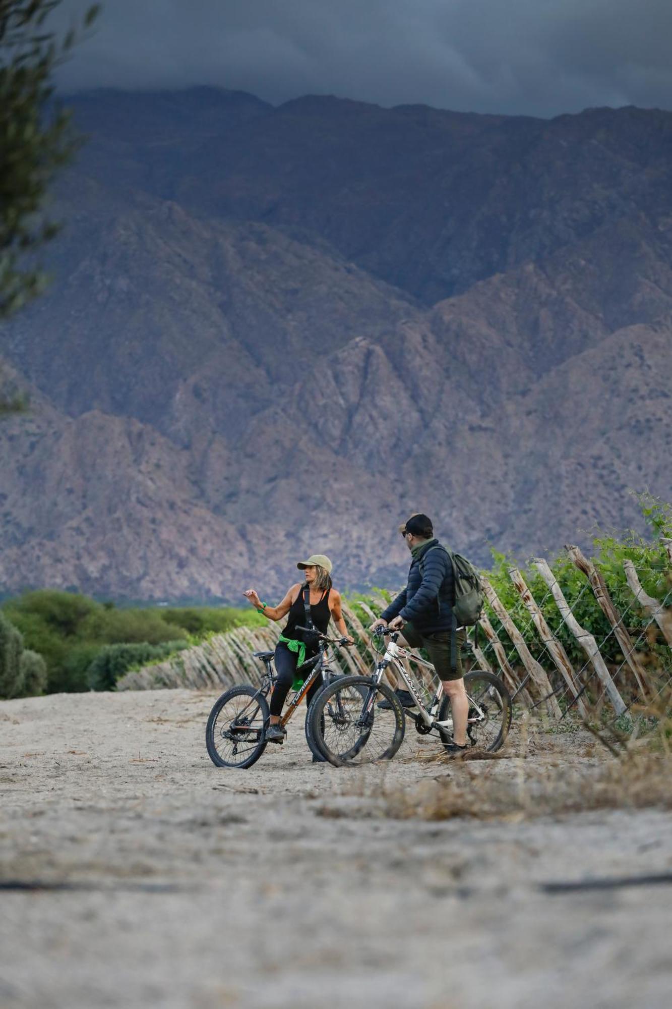 Grace Cafayate Hotel Exterior foto Biking in the Santa Rosa Mountains